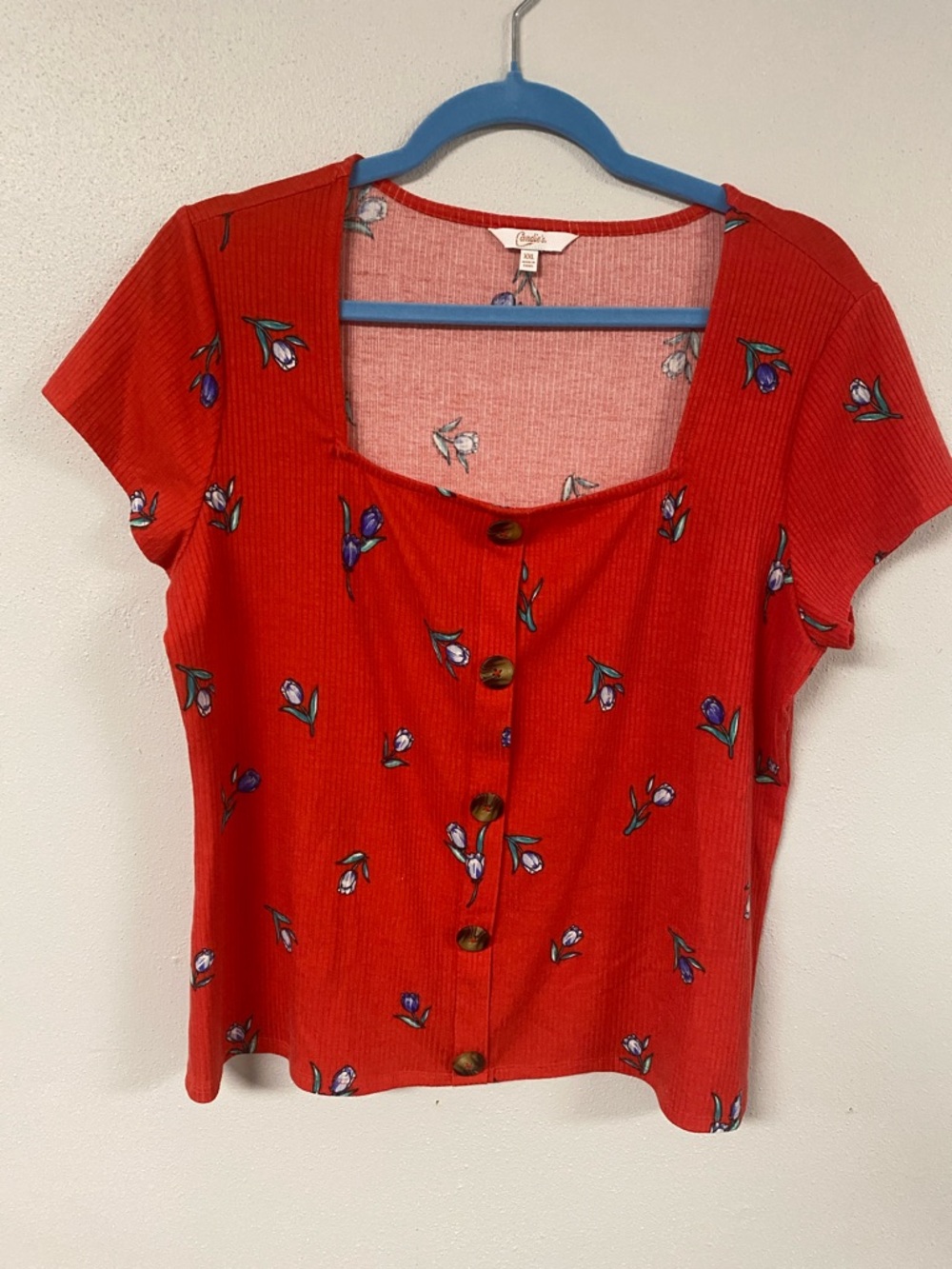 Candies Red Floral Button-Front Ribbed Tee